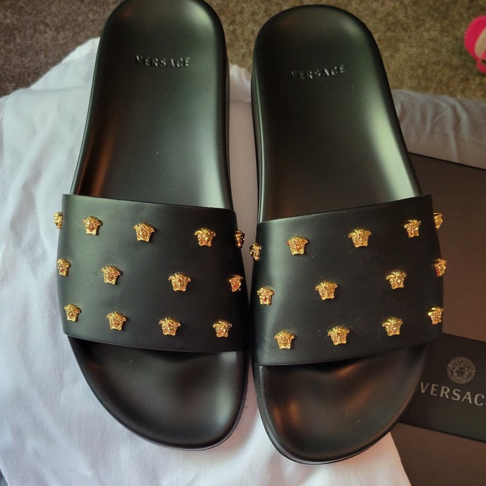 Versace Medusa Head Slides Unisex.